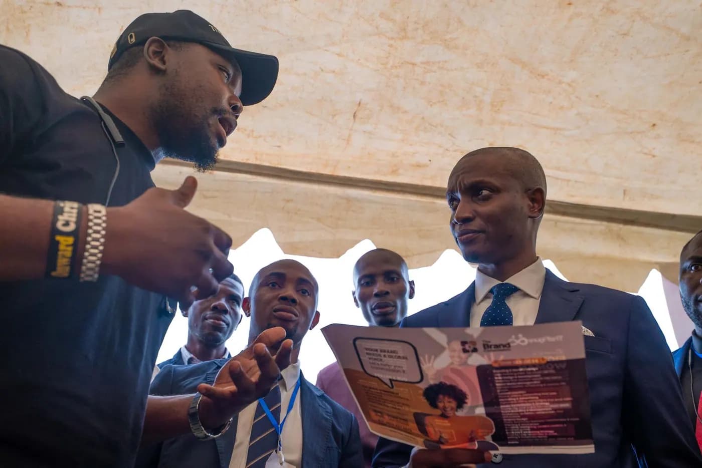 A delegate talking one-on-one with a vendor over a brochure